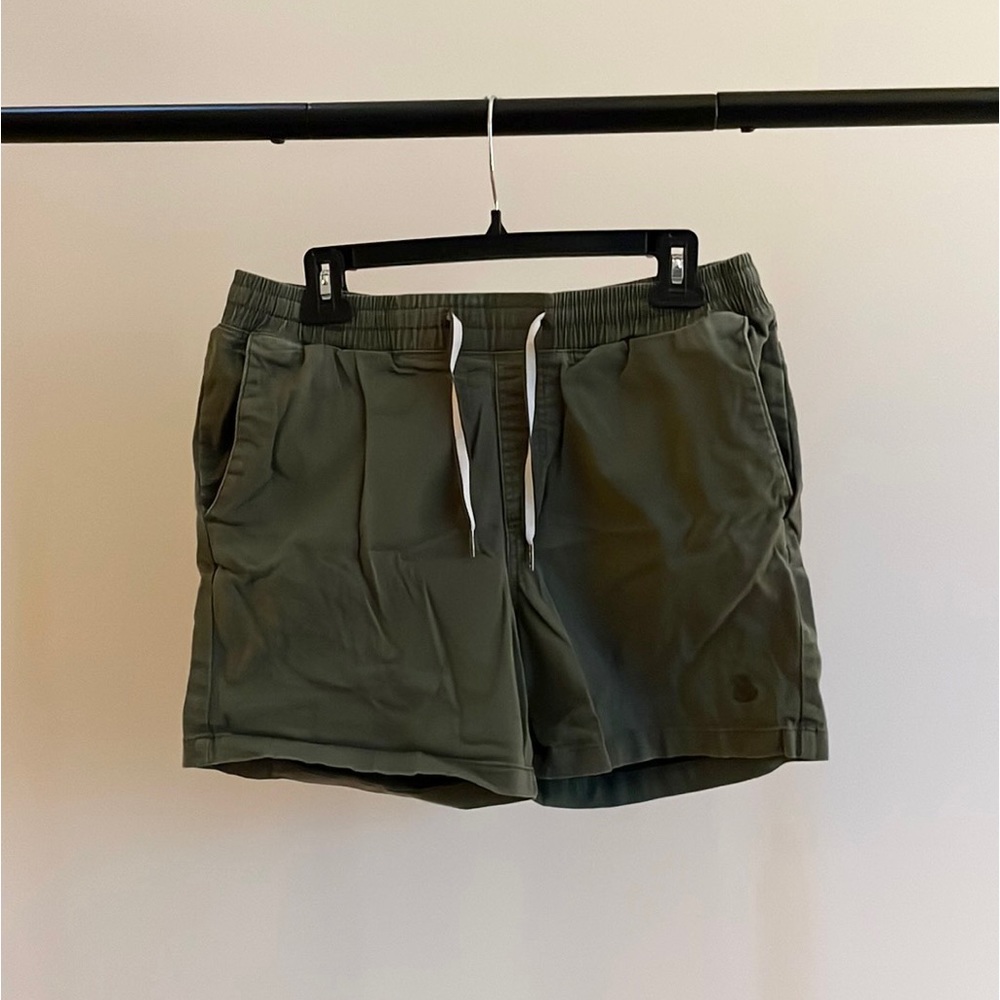 Jack & Jones Drawstring 5” Inseam Shorts in Olive Green (Size M)